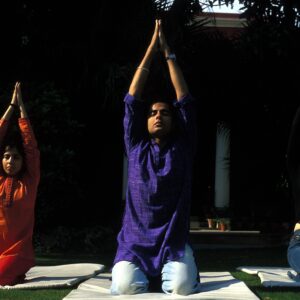 INDIA, AMRITSAR, SVAASA Spa Resort:  Daily yoga session on front lawn.  Credit: Chris Stowers/PANOS